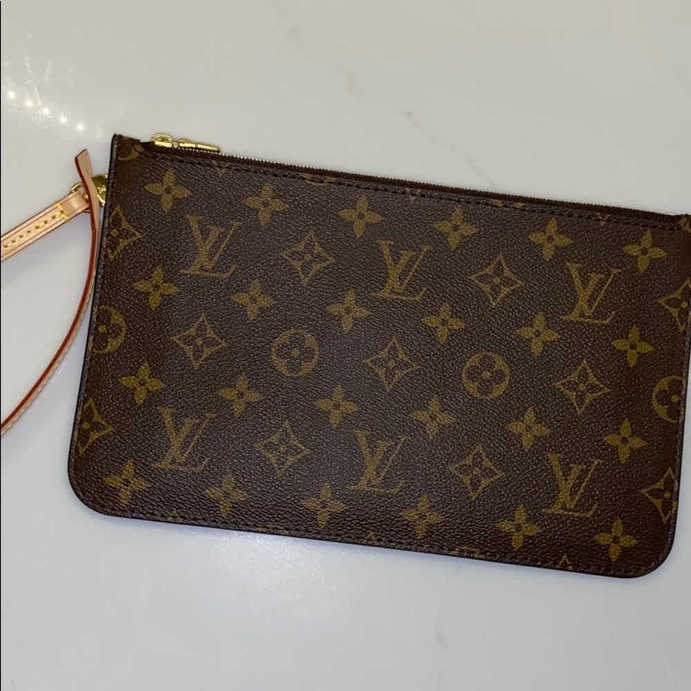 Real Louis Vuitton Wristlet (DOESNT COME WITH BAG)